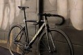 imgi_78_FabricBike-AERO-black-gold-inf2.jpg