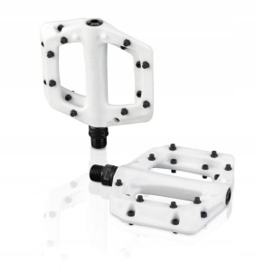 Pedały platformowe XLC maszynowe białe P9